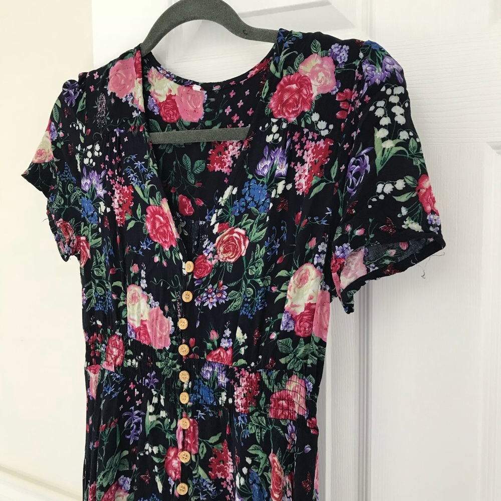 Floral Maxi Dress with Sleeves and Buttons